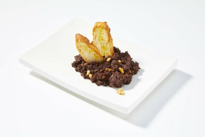 Pasta de morcilla con piñones